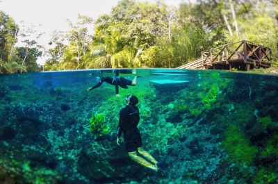 Descubra a Magia da Flutuação na Nascente Azul Reserve Já