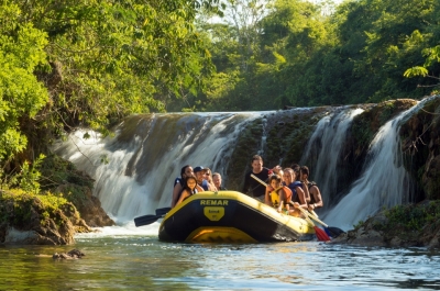 Passeio de bote Serra da Bodoquena